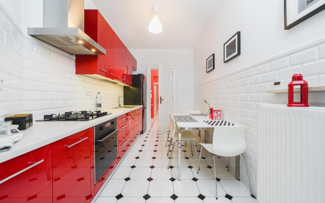 Modern Urban Escape - Old Town Apartment - By Upstairs Cracovia Esterno foto