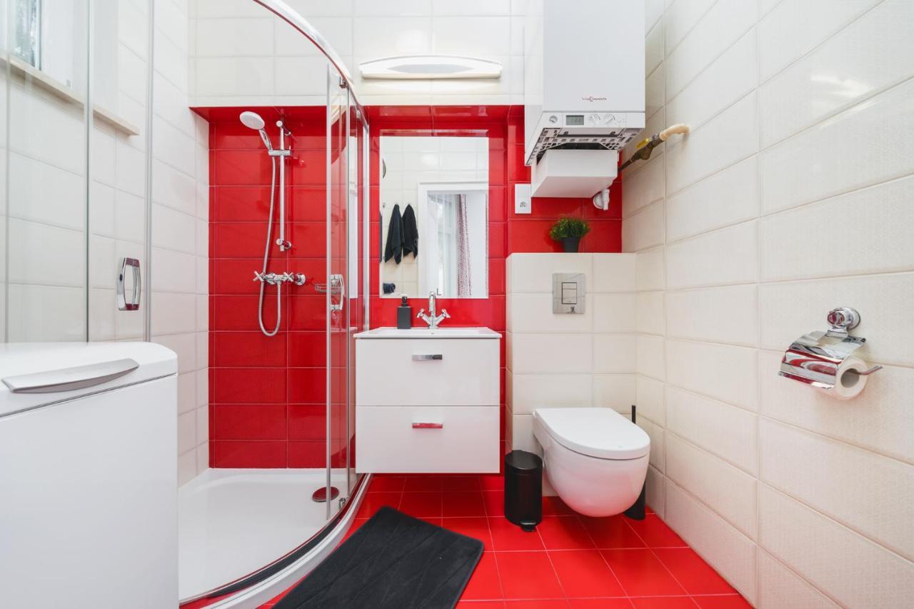 Modern Urban Escape - Old Town Apartment - By Upstairs Cracovia Esterno foto