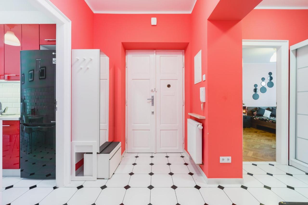 Modern Urban Escape - Old Town Apartment - By Upstairs Cracovia Esterno foto