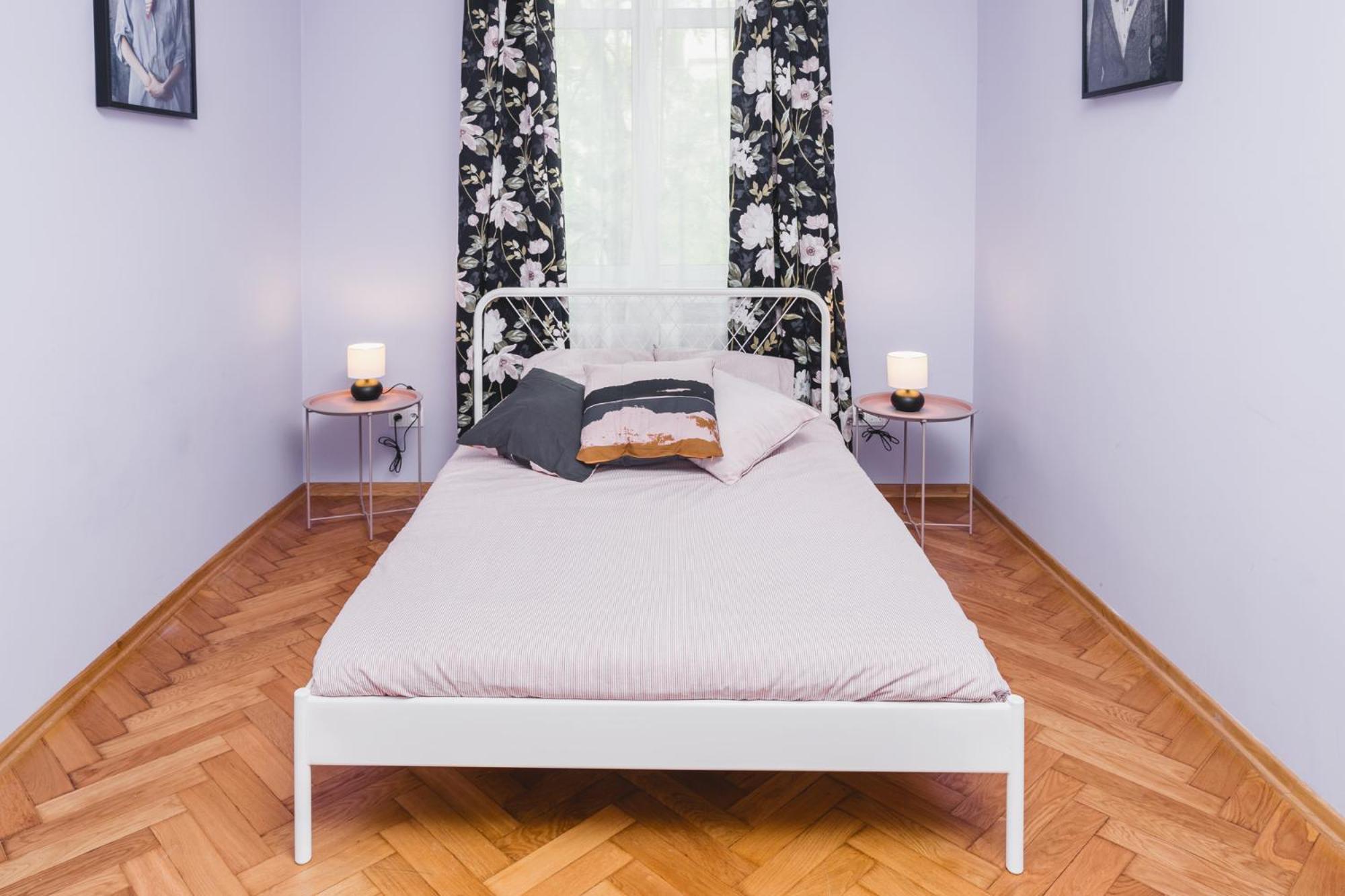 Modern Urban Escape - Old Town Apartment - By Upstairs Cracovia Esterno foto