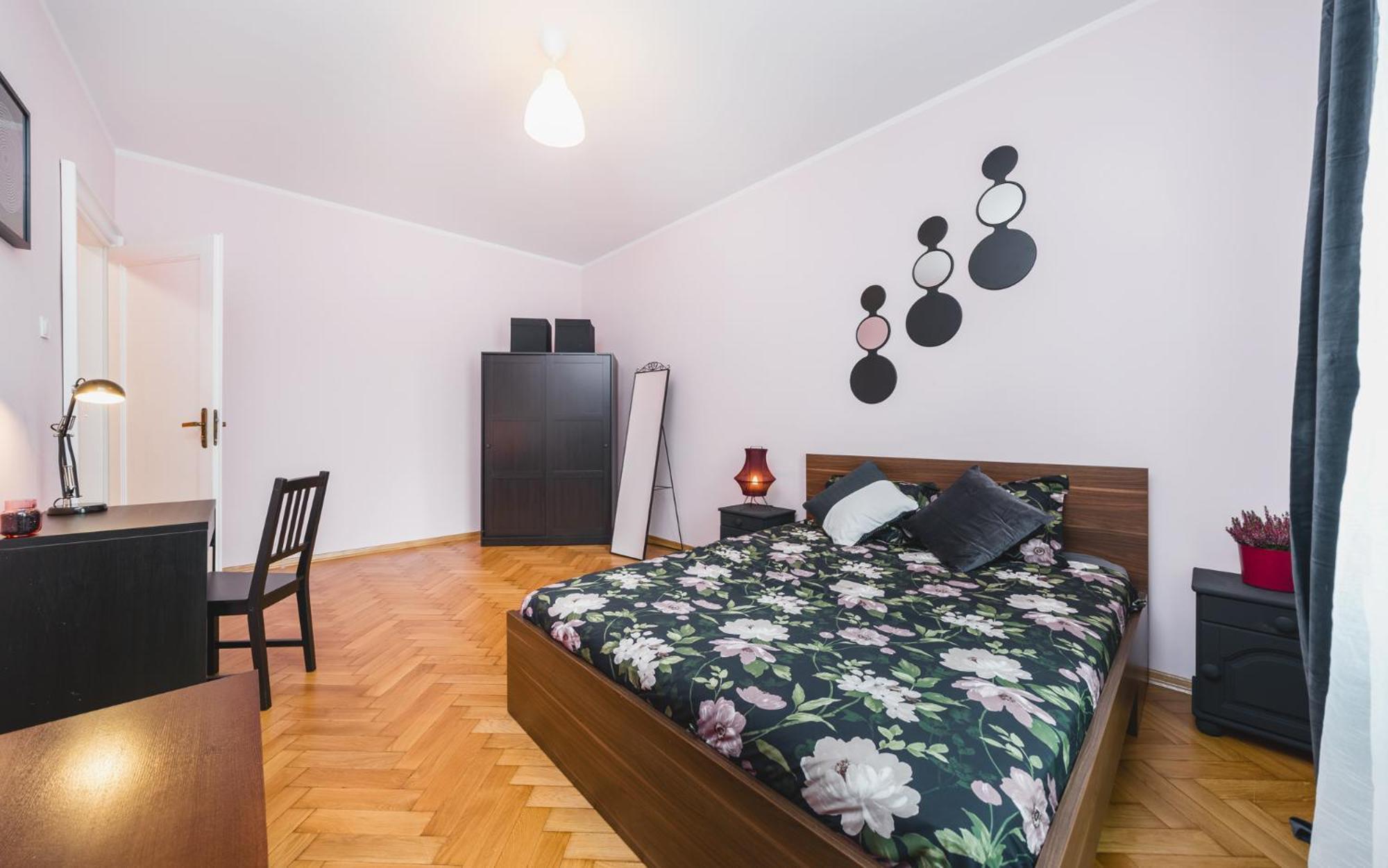 Modern Urban Escape - Old Town Apartment - By Upstairs Cracovia Esterno foto