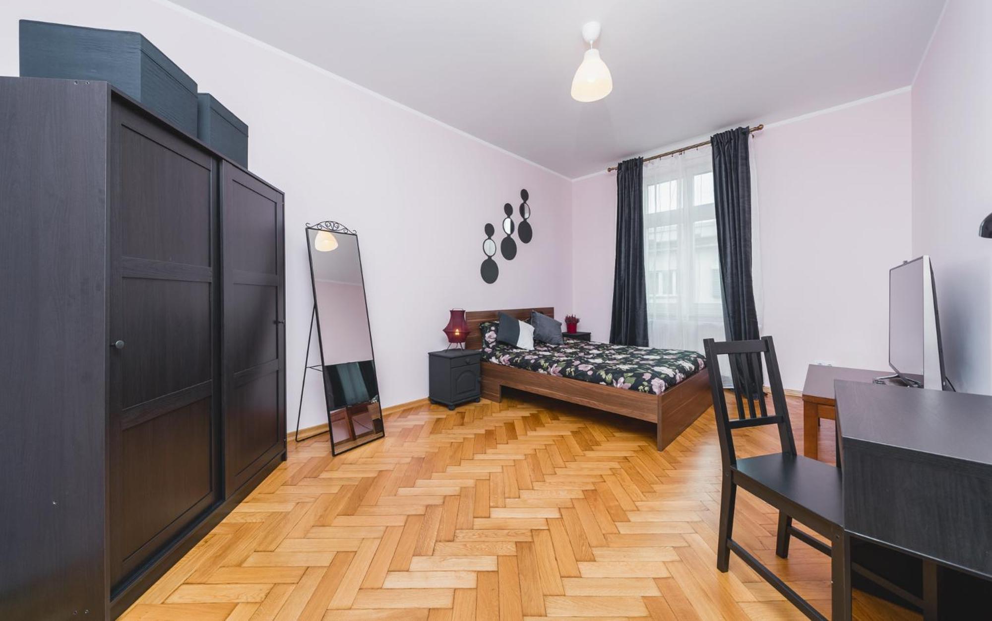 Modern Urban Escape - Old Town Apartment - By Upstairs Cracovia Esterno foto