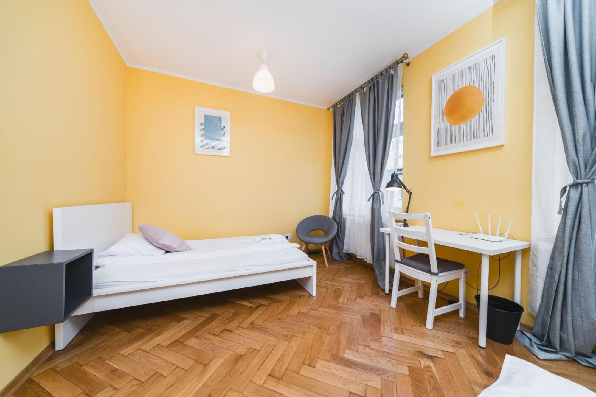 Modern Urban Escape - Old Town Apartment - By Upstairs Cracovia Esterno foto