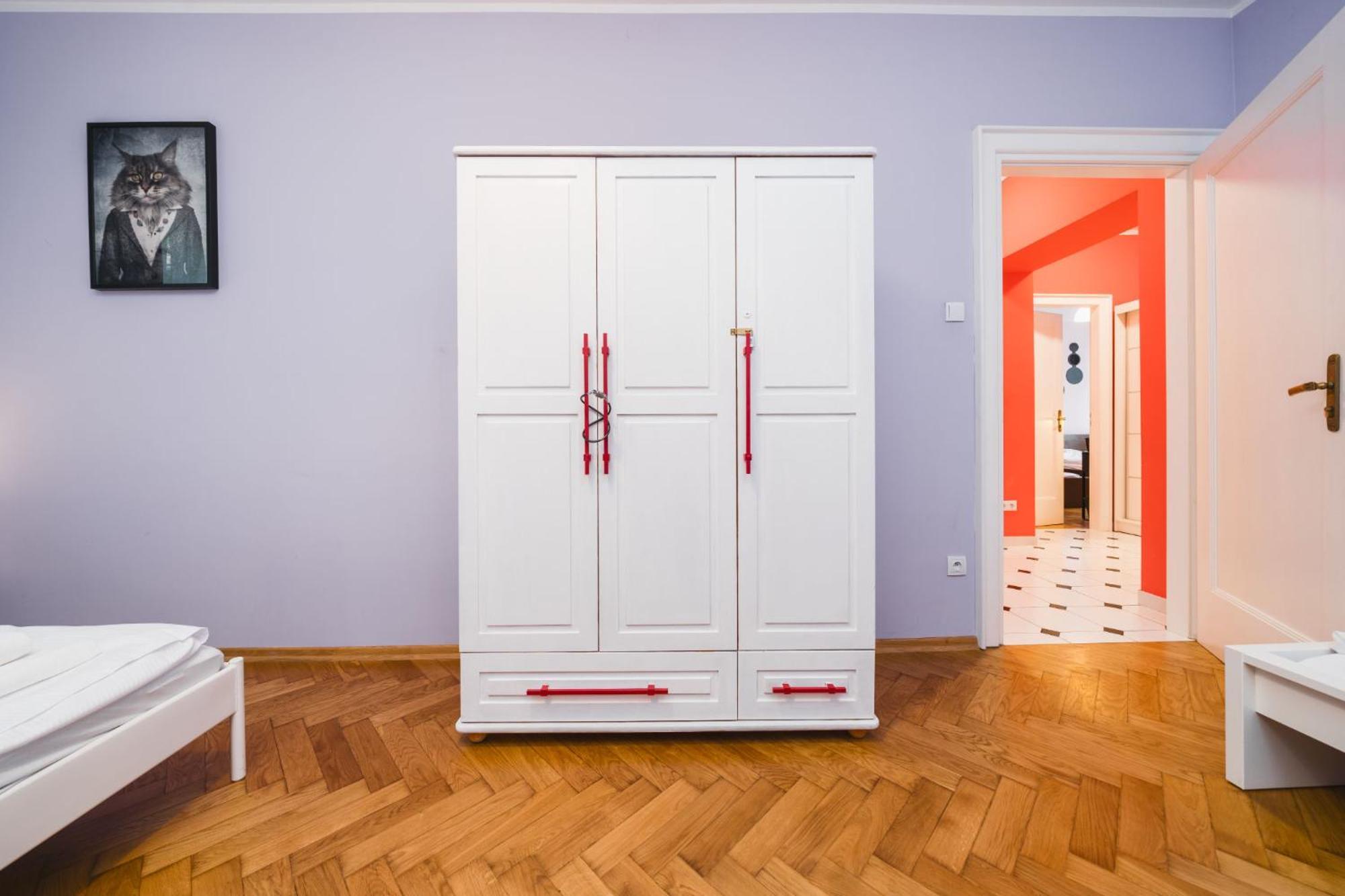 Modern Urban Escape - Old Town Apartment - By Upstairs Cracovia Esterno foto
